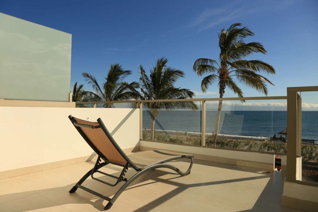 R2-Hotels-Bahia-Playa-Design-hotel-and-spa-double-room-sea-views-balcony-01-1024x682