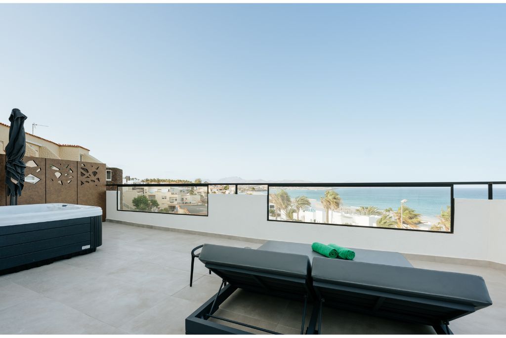 suite-ocean-view-_-r2-higos-beach-1 (1)