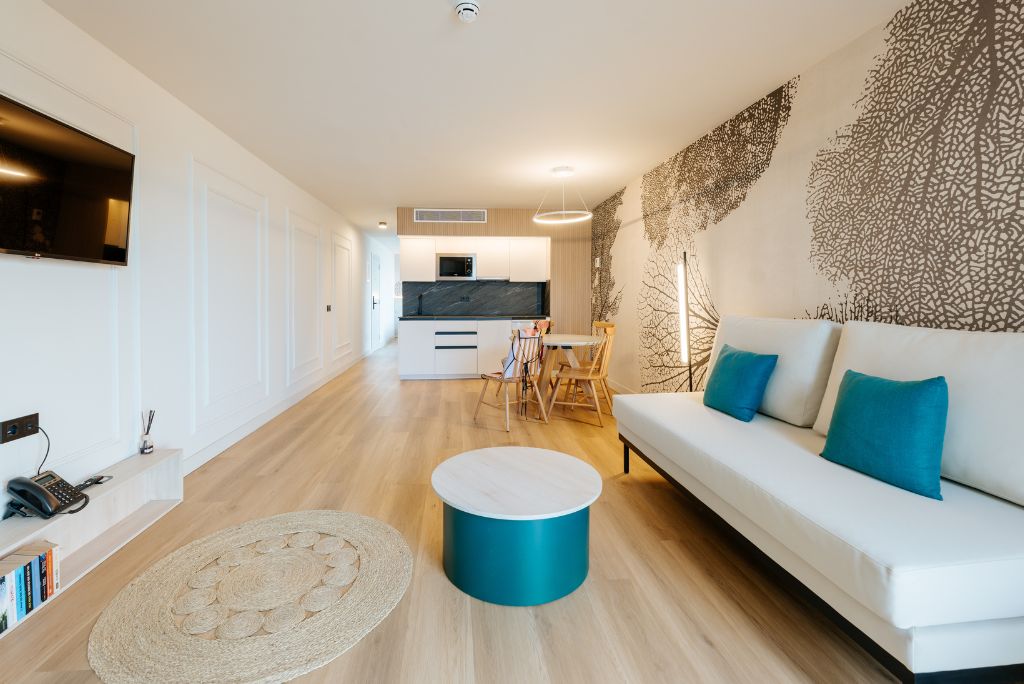 suite-ocean-view-_-r2-higos-beach-3 (1)