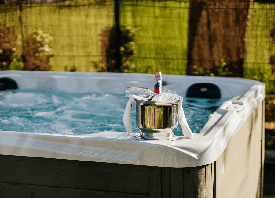 R2 Romantic- Jacuzzi