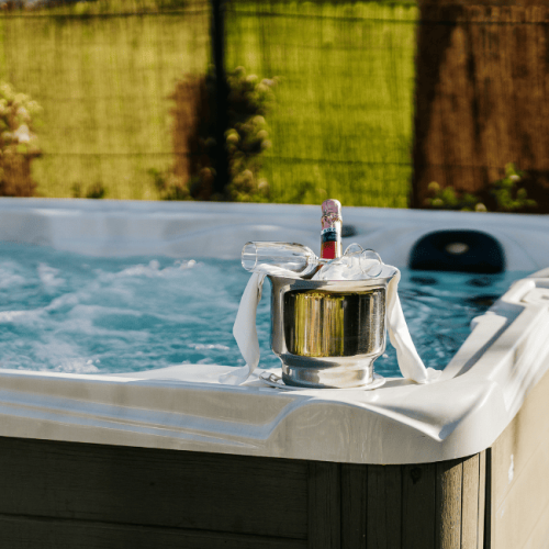 R2 Romantic- Jacuzzi